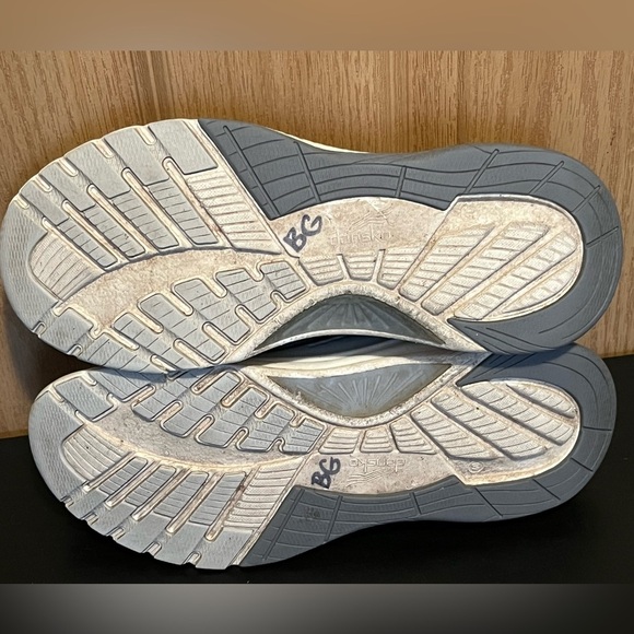 Dansko Women's Pace Walking Shoe - Picture 10 of 10